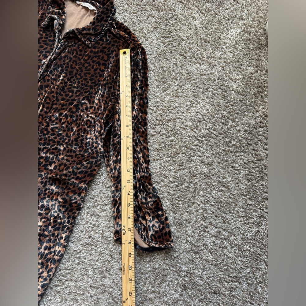 SOFT SURROUNDINGS Icon Silk Velvet Poets Tunic Top. Color: Natural Animal - Picture 9 of 11